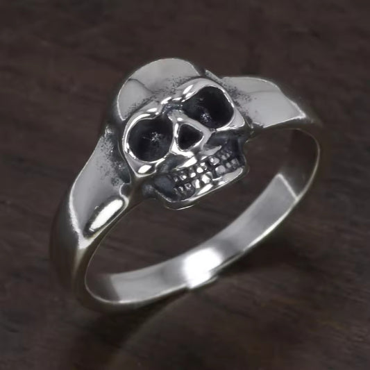 Veil of Shadows: The Skull Emblem Ring