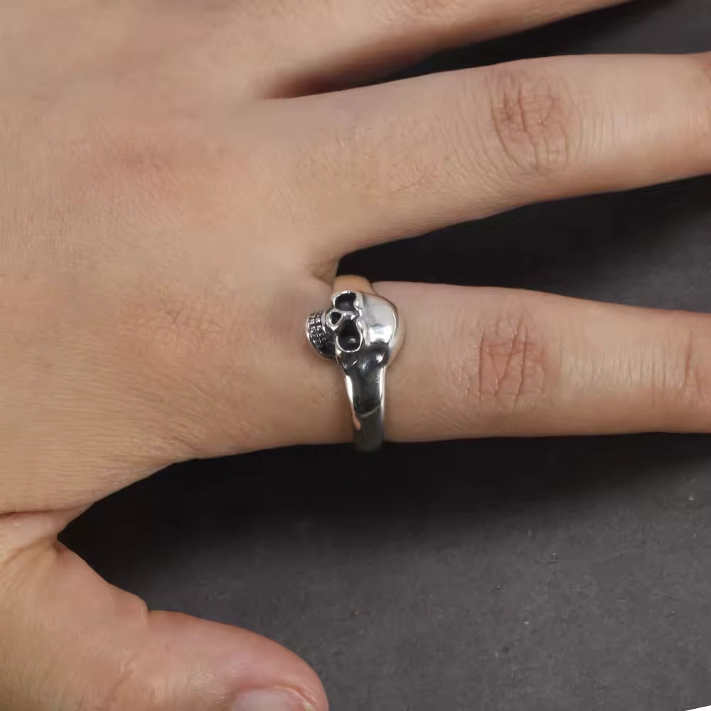 Veil of Shadows: The Skull Emblem Ring