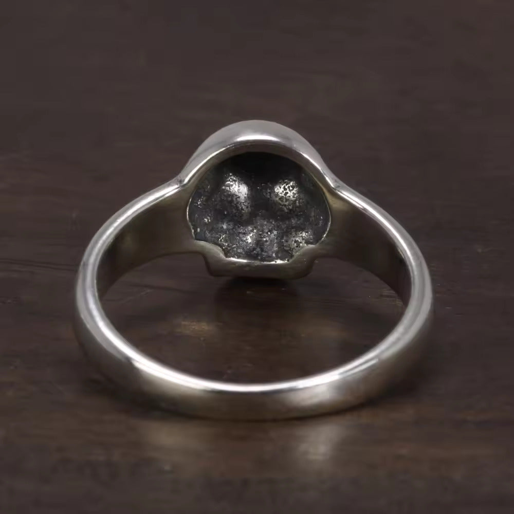 Veil of Shadows: The Skull Emblem Ring