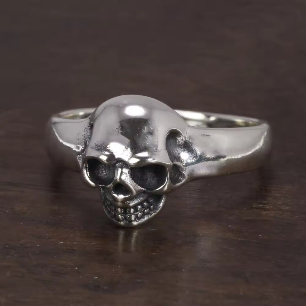 Veil of Shadows: The Skull Emblem Ring